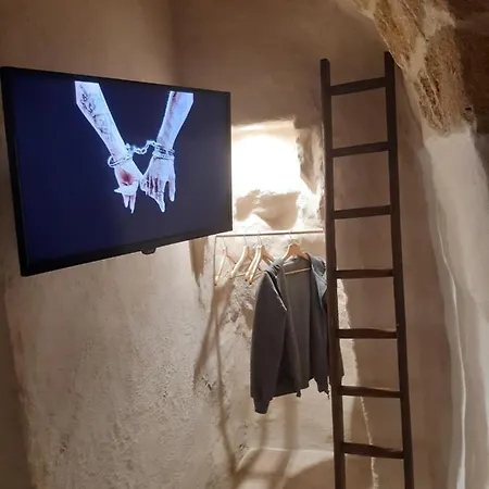 La Segreta Del Castello, Private Access